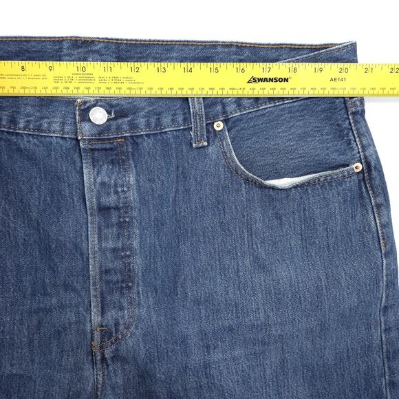 Levis 501 Jeans Mens 42x31 Dark Blue Wash Straight Leg Button Fly High Rise EUC - Picture 4 of 8